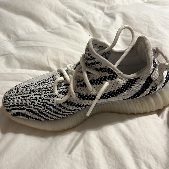 Yeezy Boost sneaker!!! - Picture 2 of 6